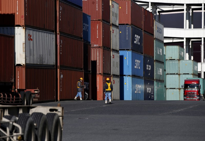 &copy; Reuters. FILE PHOTO: Workers walk in a container area at a port in Tokyo, Japan January 25, 2016. REUTERS/Toru Hanai/File Photo