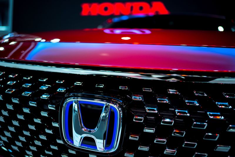 © Reuters. File photo: Honda Motor's logo is pictured at the 43rd Bangkok International Motor Show in Bangkok, Thailand March 22, 2022. REUTERS/Athit Perawongmetha/File Photo