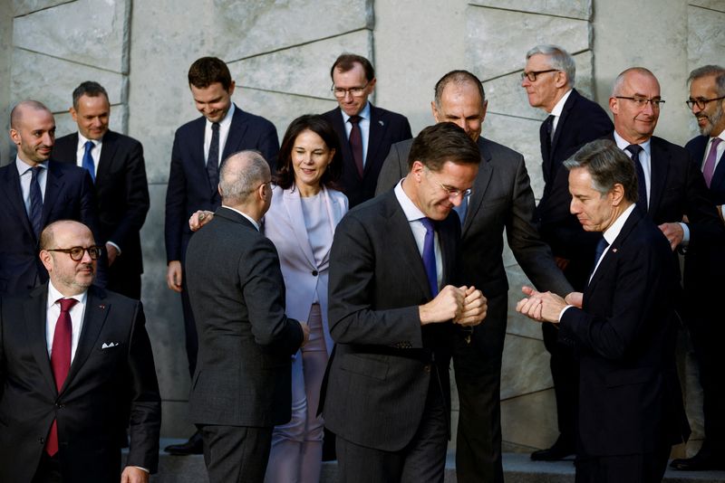 &copy; Reuters. FILE PHOTO: NATO Secretary General Mark Rutte, U.S. Secretary of State Antony Blinken and German Foreign Minister Annalena Baerbock attend a family photo session, at the alliance's headquarters in Brussels, Belgium December 4, 2024. REUTERS/Johanna Geron/