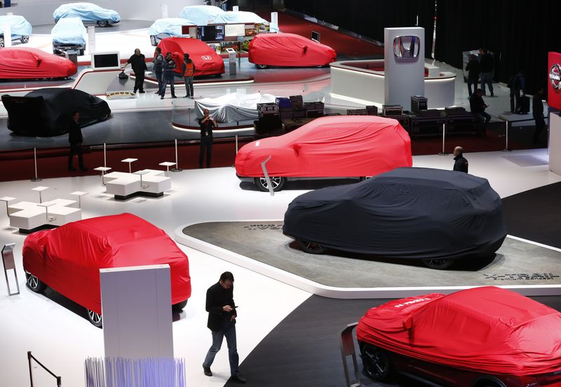 &copy; Reuters. FILE PHOTO: Covered Nissan and Honda cars are pictured ahead of the 86th International Motor Show at Palexpo in Geneva, Switzerland, February 29, 2016.  REUTERS/Denis Balibouse/File Photo