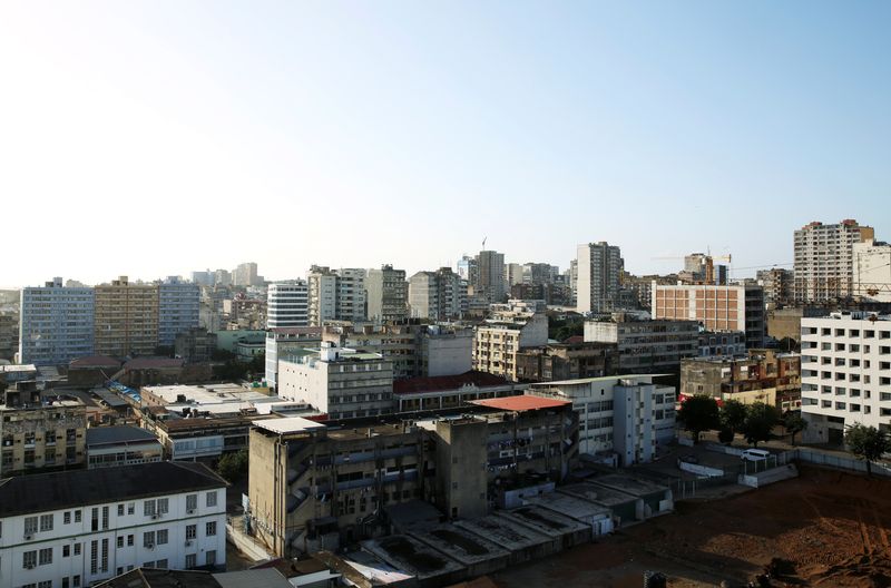 © Reuters. FILE PHOTO: General view of buildings in the capital, Maputo, Mozambique, September 1, 2019. REUTERS/Siphiwe Sibeko/File Photo