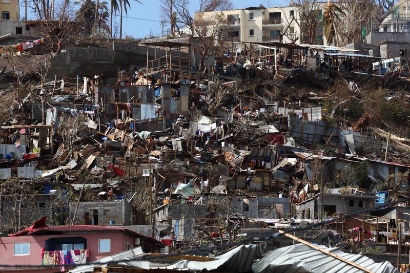 © Reuters. Damaged houses stand in the aftermath of Cyclone Chido, in Kaweni, Mayotte, France, December 18, 2024. REUTERS/Yves Herman