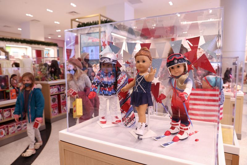 &copy; Reuters. FILE PHOTO: American Girl dolls, a brand owned by Mattel, are seen at the American Girl Place New York in Manhattan, New York City, U.S., November 24, 2021. REUTERS/Andrew Kelly/File Photo