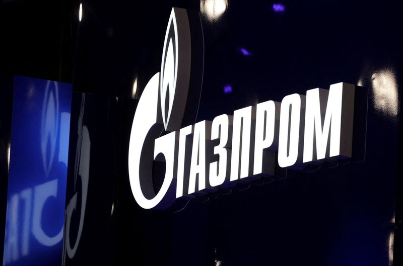 &copy; Reuters. Una veduta mostra un tabellone con il logo del produttore di gas russo Gazprom al Forum economico internazionale di San Pietroburgo (SPIEF) a San Pietroburgo, Russia, il 5 giugno 2024. REUTERS/Anton Vaganov/Foto d'archivio