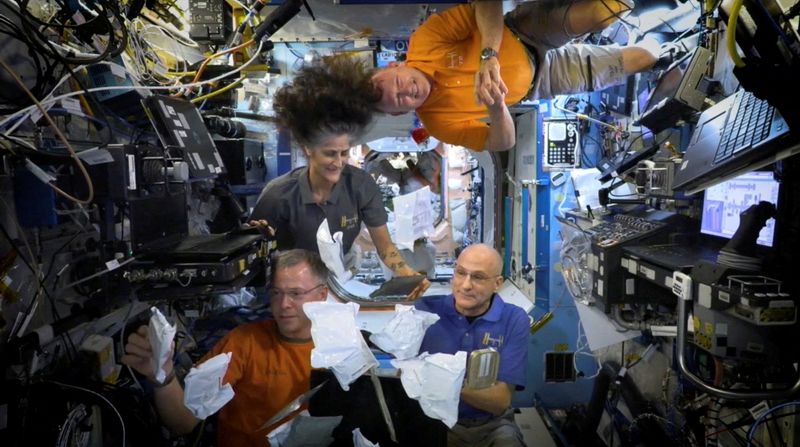 &copy; Reuters. FILE PHOTO: NASA astronauts Sunita Williams, Nick Hague, Barry Wilmore, and Donald Pettit unbox Thanksgiving meals, from the International Space Station (ISS), in this screen grab taken from a handout video, released on November 26, 2024. NASA/Handout via