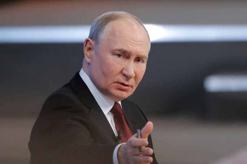 © Reuters. Russia's President Vladimir Putin gestures during his annual end-of-year press conference and phone-in, in Moscow, Russia December 19, 2024. REUTERS/Maxim Shemetov