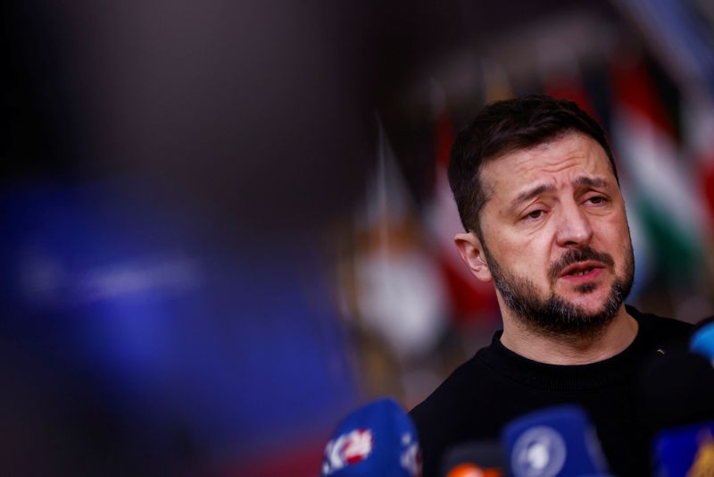 &copy; Reuters. Ukraine's President Volodymyr Zelenskiy speaks as he attends a European Union leaders summit in Brussels, Belgium, December 19, 2024. REUTERS/Johanna Geron