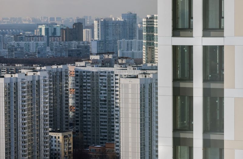 © Reuters. A view shows multi-storey residential buildings in Moscow, Russia, December 5, 2024. REUTERS/Maxim Shemetov