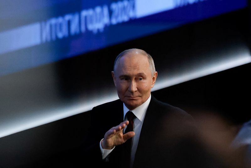 &copy; Reuters. Russia's President Vladimir Putin gestures as he leaves the hall at the end of his annual end-of-year press conference and phone-in, in Moscow, Russia December 19, 2024. REUTERS/Maxim Shemetov