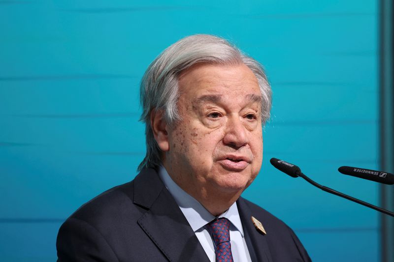 &copy; Reuters. FILE PHOTO: United Nations Secretary-General Antonio Guterres speaks at a press conference during the COP29 UN climate change conference in Baku, Azerbaijan November 21, 2024. REUTERS/Murad Sezer/File Photo