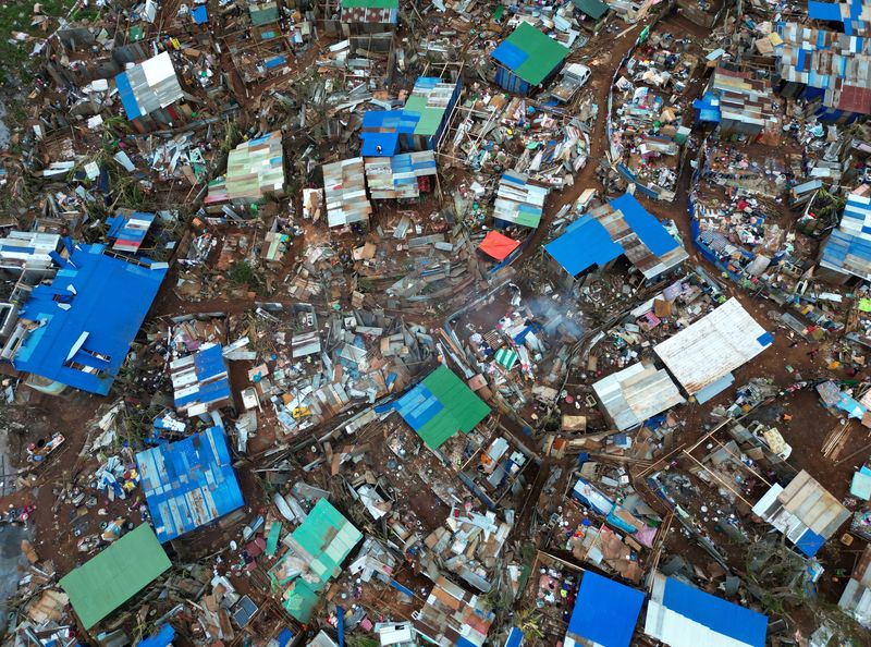 © Reuters. A drone view shows damaged houses following Cyclone Chido, in Kahani, Mayotte, France, December 19, 2024. REUTERS/Yves Herman