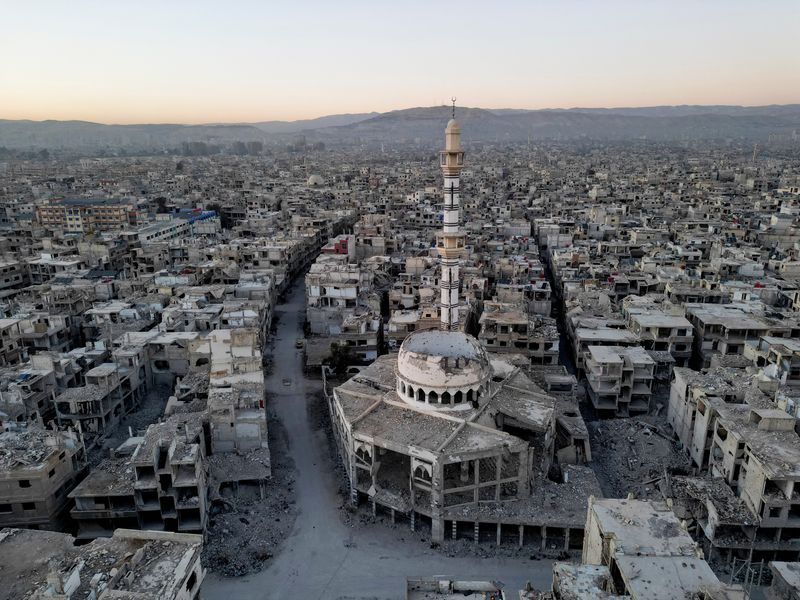 © Reuters. A drone view shows al-Yarmouk Palestinian refugee camp, after Syria's Bashar al-Assad was ousted, in Damascus, Syria, December 19, 2024. REUTERS/Zohra Bensemra