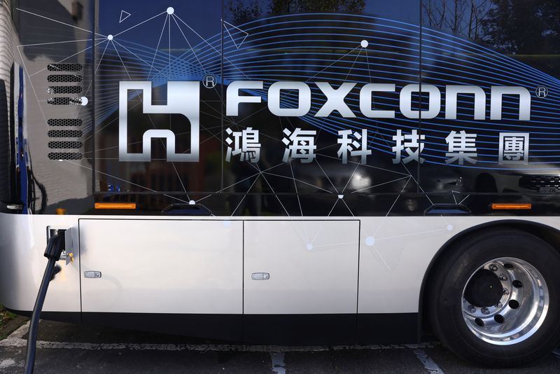 © Reuters. Foxconn's logo is pictured on a Foxtron Model T eBus during an organized media visit to the company’s headquarters, in New Taipei City, Taiwan December 22, 2022. REUTERS/Annabelle Chih/File Photo