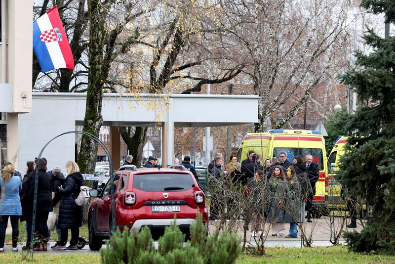 &copy; Reuters. Escola de Zagreb onde houve ataque com facan 20/12/2024   REUTERS/Antonio Bronic