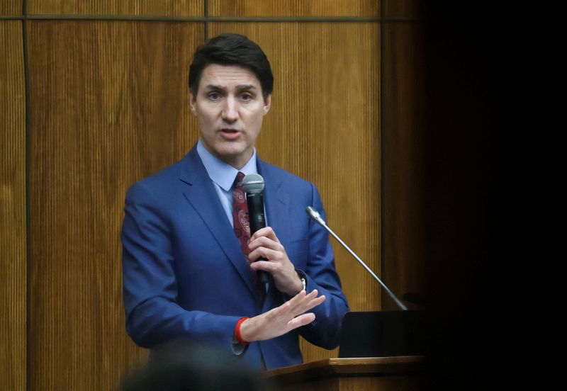 © Reuters. FILE PHOTO: Canada's Prime Minister Justin Trudeau addresses the Liberal party caucus meeting in Ottawa, Ontario, Canada December 16, 2024. REUTERS/Blair Gable/File Photo