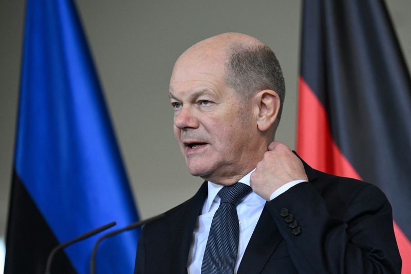 © Reuters. German Chancellor Olaf Scholz holds a press conference with Estonian Prime Minister Kristen Michal at the Chancellery in Berlin, Germany December 20, 2024. REUTERS/Annegret Hilse