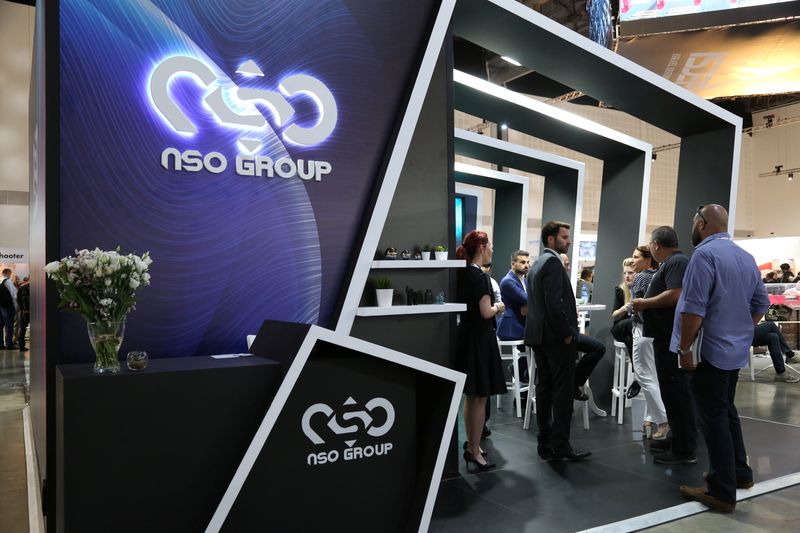 © Reuters. FILE PHOTO: Israeli cyber firm NSO Group's exhibition stand is seen at 