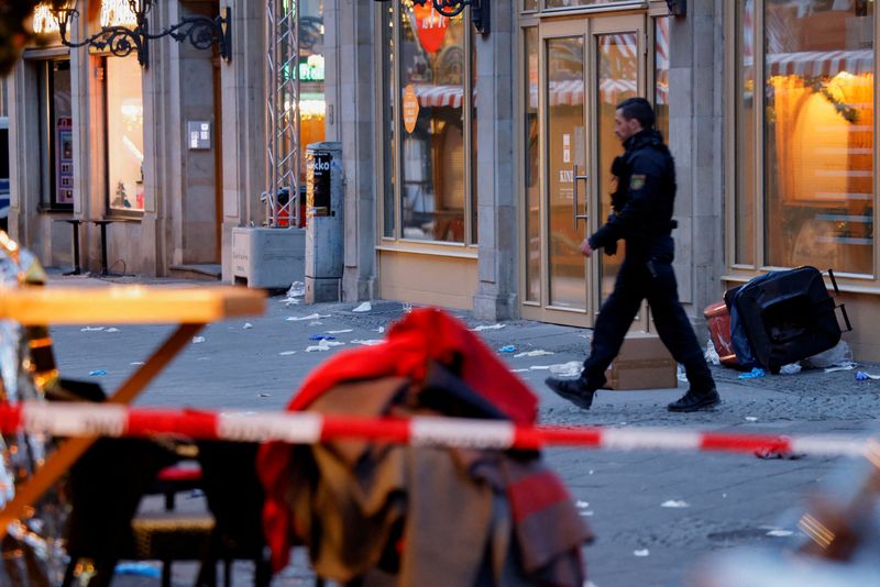 © Reuters. Christmas in Magdeburg after a car drove into a crowd, December 21, 2024. REUTERS/Axel Schmidt