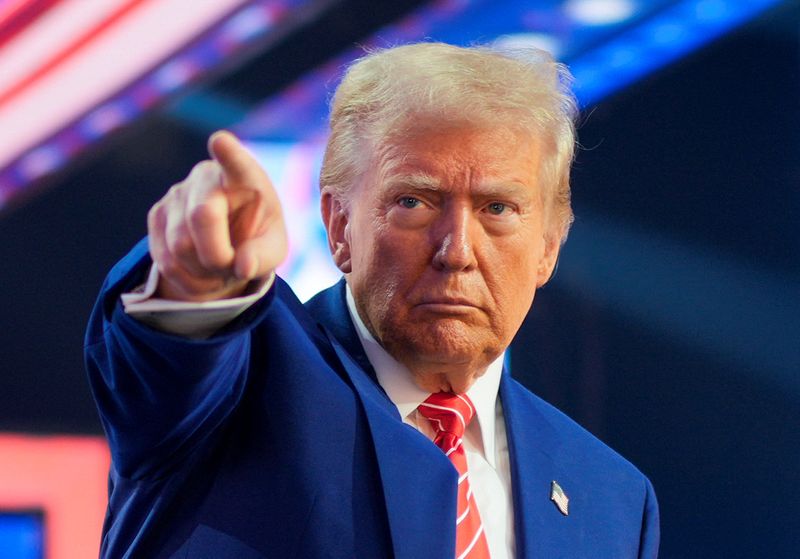 © Reuters. US President-elect Donald Trump gestures during the US 'Tipping Point' festival in Phoenix, Arizona, US December 22, 2024. REUTERS/Cheney Orr