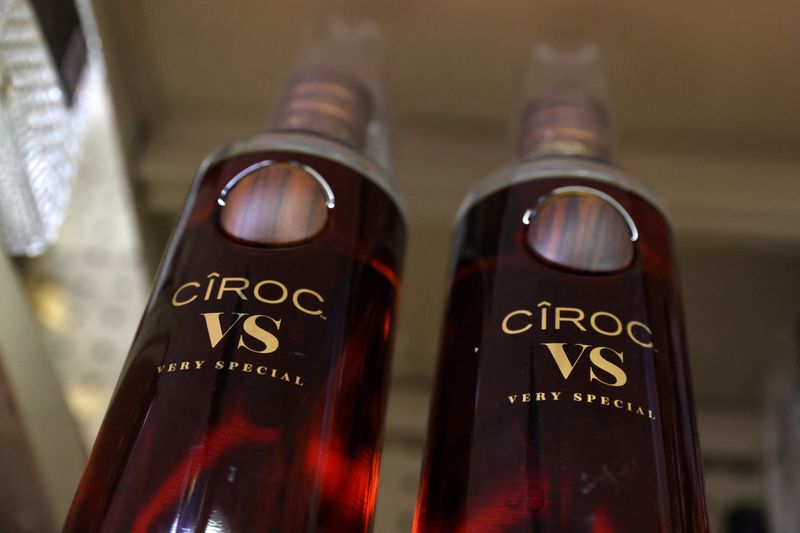 © Reuters. FILE PHOTO: Bottles of Ciroc brandy, a brand of Diageo, are seen for sale in Manhattan, New York City, U.S., May 20, 2022. REUTERS/Andrew Kelly/File Photo