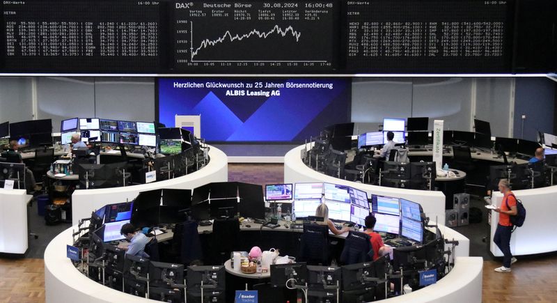 © Reuters. FILE PHOTO: The German share price index DAX graph is pictured at the stock exchange in Frankfurt, Germany, August 30, 2024. REUTERS/Staff/File Photo