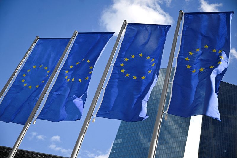 © Reuters. FILE PHOTO: European Union flags flutter on the day European Central Bank (ECB) President Christine Lagarde speaks to reporters following the Governing Council's monetary policy meeting in Frankfurt, Germany September 12, 2024. REUTERS/Jana Rodenbusch/File Photo