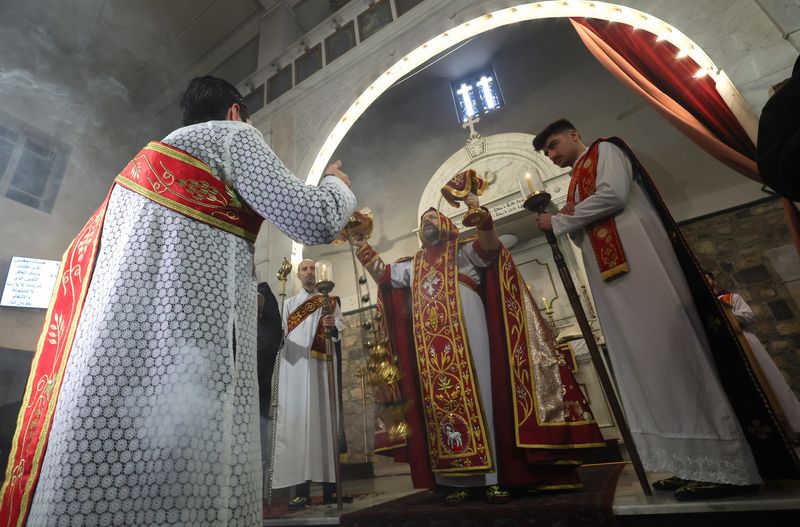 &copy; Reuters. Bispo Andrew Bahhi durante missa em Damascon 22/12/2024   REUTERS/Amr Abdallah Dalsh