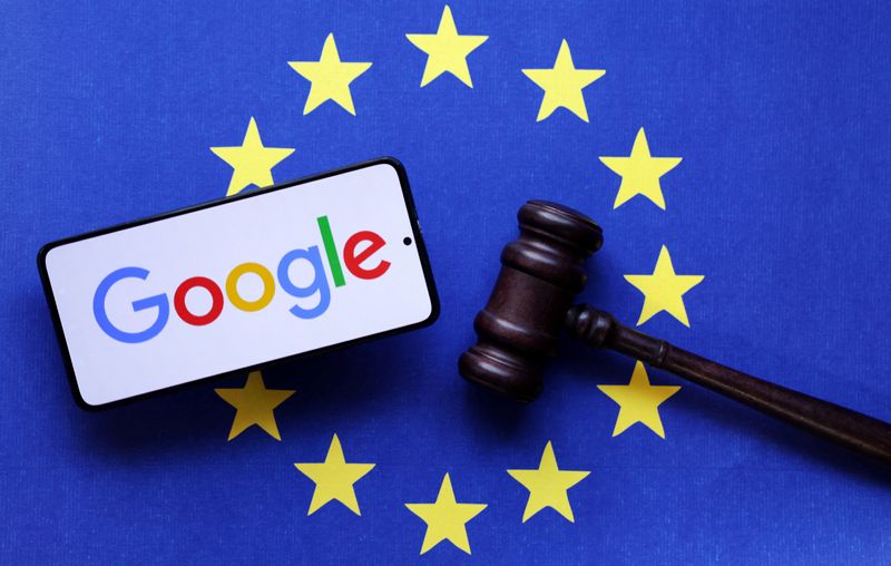 © Reuters. FILE PHOTO: Google logo, EU flag and Judge gavel are seen in this illustration taken, August 6, 2024. REUTERS/Dado Ruvic/Illustration/File Photo