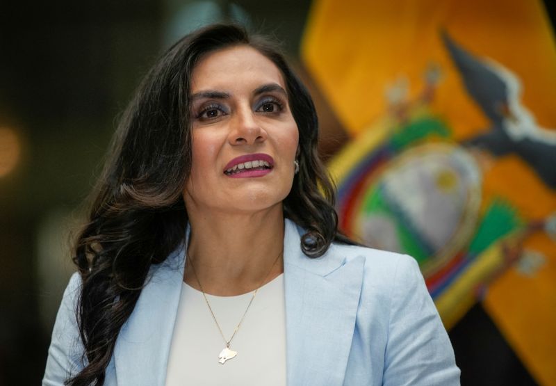 © Reuters. FILE PHOTO: Ecuador's Vice President Veronica Abad looks on during a press conference, after publicly disagreeing with President Daniel Noboa, about her being assigned to support peace efforts in Israel, in Quito, Ecuador November 28, 2023. REUTERS/Cristina Vega/File Photo