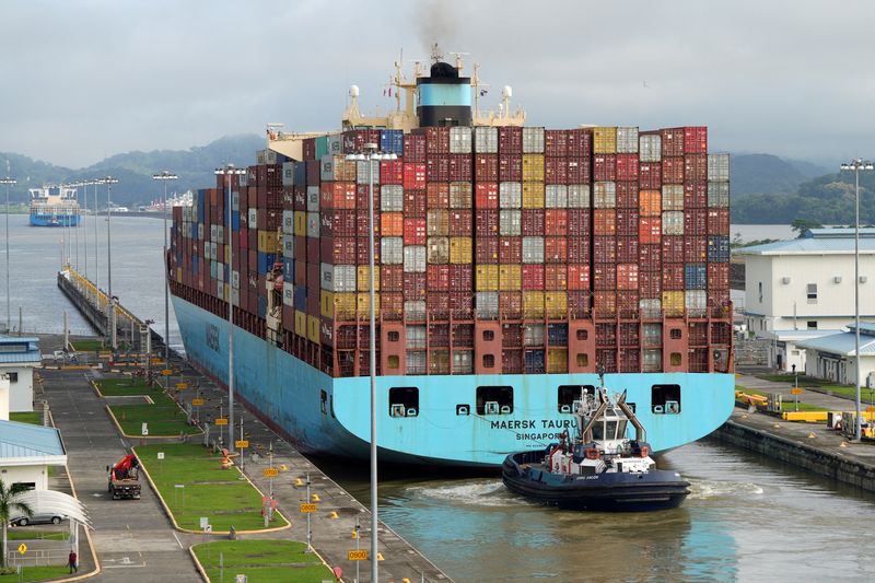 &copy; Reuters. FILE PHOTO: Singapore MAERSK TAURUS container ship transits the expanded canal through Cocoli Locks at the Panama Canal, on the outskirts of Panama City, Panama August 12, 2024. REUTERS/Enea Lebrun/File Photo