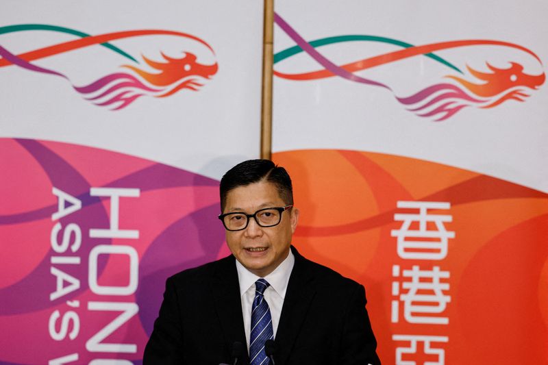 © Reuters. FILE PHOTO: Hong Kong's Secretary for Security Chris Tang speaks to media over the landmark national security trial, in Hong Kong, China November 19, 2024. REUTERS/Tyrone Siu/File Photo