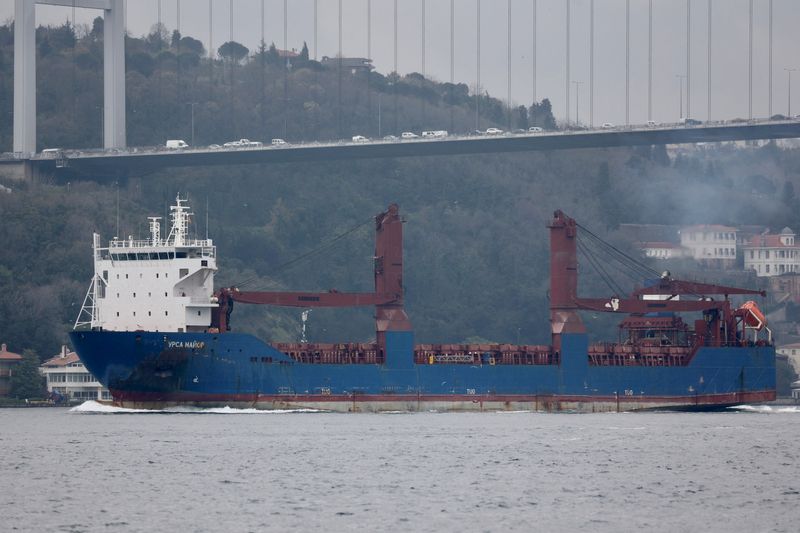 &copy; Reuters. FILE PHOTO: Russian cargo ship Ursa Major transits the Bosphorus in Istanbul, Turkey, April 11, 2023. REUTERS/Yoruk Isik/File Photo