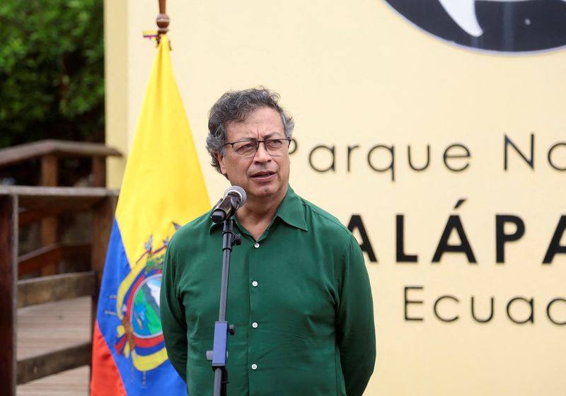 © Reuters. FILE PHOTO: Colombia's President Gustavo Petro delivers a speech during a visit to the Charles Darwin Research Station at Galapagos National Park, in Puerto Ayora, Santa Cruz Island, Galapagos, Ecuador December 15, 2024. Carlos Silva/ Presidencia de la Republica de Ecuador/Handout via REUTERS/File Photo