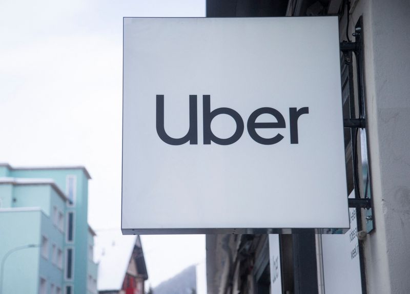 © Reuters. FILE PHOTO: The logo of Uber is seen at a temporary showroom at the Promenade road during the World Economic Forum (WEF) 2023, in the Alpine resort of Davos, Switzerland, January 20, 2023. REUTERS/Arnd Wiegmann/File Photo