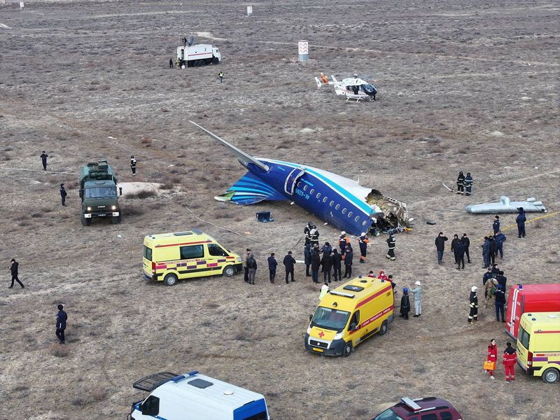 © Reuters. A drone view shows the crash site of an Azerbaijan Airlines passenger plane near the town of Aktau, Kazakhstan December 25, 2024. REUTERS/Azamat Sarsenbayev