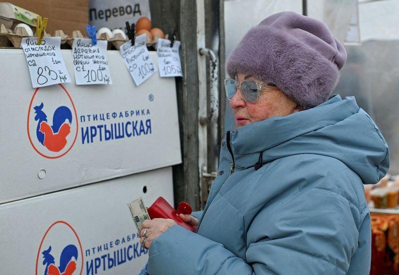 High food prices dampen festive spirits in Russia