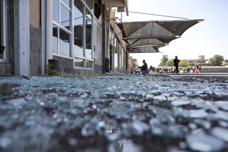 © Reuters. Shattered glass lies on the ground near damaged buildings at Sana'a airport after an Israeli airstrike in Sana'a, Yemen, December 27, 2024. REUTERS/Khaled Abdullah