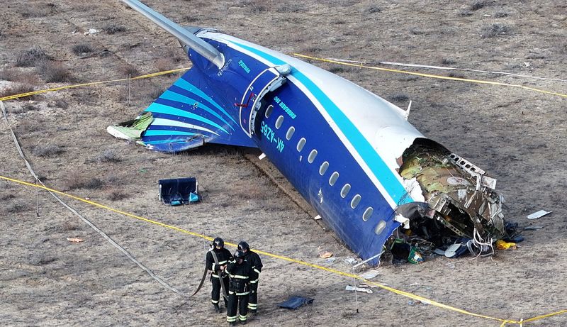 &copy; Reuters. FILE PHOTO: A drone view shows emergency specialists working at the crash site of an Azerbaijan Airlines passenger plane near the city of Aktau, Kazakhstan December 25, 2024. REUTERS/Azamat Sarsenbayev/File Photo