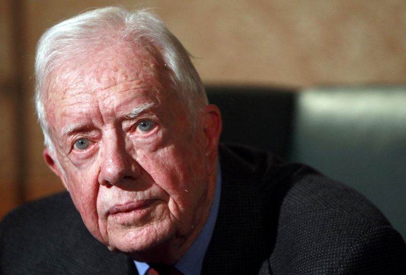 &copy; Reuters. FILE PHOTO: Former U.S. President Jimmy Carter gestures during an interview with Reuters in Cairo January 12, 2012.  REUTERS/Amr Abdallah Dalsh/File Photo