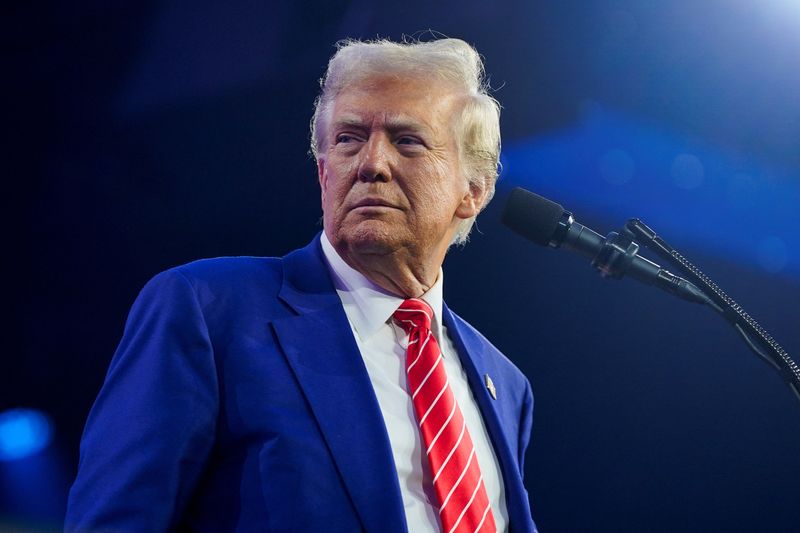 © Reuters. U.S. President-elect Donald Trump attends Turning Point USA's AmericaFest in Phoenix, Arizona, U.S., December 22, 2024.  REUTERS/Cheney Orr/File Photo