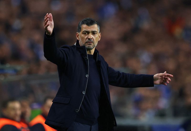 &copy; Reuters. Calcio - Champions League - Ottavi di finale - Prima tappa - FC Porto - Arsenal - Estadio do Dragao, Porto, Portogallo - 21 febbraio 2024 L'allenatore dell'FC Porto Sergio Conceicao. REUTERS/Pedro Nunes