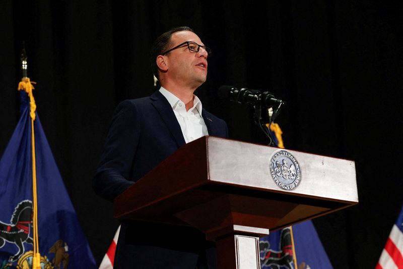 &copy; Reuters. FILE PHOTO: Pennsylvania Governor Josh Shapiro speaks at Pennsylvania Department of State’s press briefing, after polls close, on the day of the 2024 U.S. presidential election, in Harrisburg, Pennsylvania, U.S., November 5, 2024. REUTERS/Rachel Wisniew