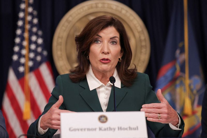 © Reuters. FILE PHOTO: New York's Governor Kathy Hochul answers questions from reporters at a press conference in New York City, New York, U.S., November 14, 2024. REUTERS/Kent J. Edwards/File Photo