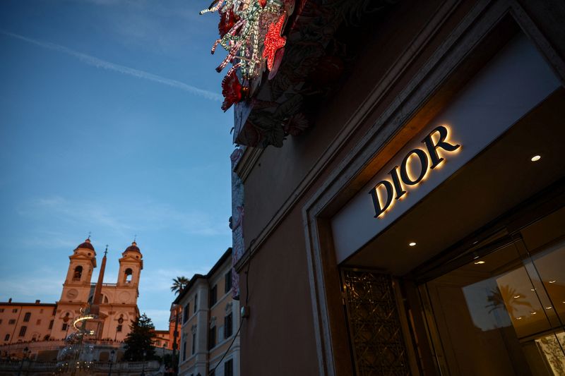 &copy; Reuters. FILE PHOTO: A Dior sign is seen in a shop with the Church of Santissima Trinita dei Monti and the Spanish Steps in the background, in Rome, Italy, December 18, 2024. REUTERS/Guglielmo Mangiapane/File Photo