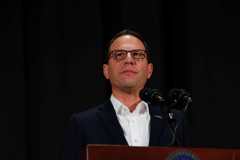 © Reuters. FILE PHOTO: Pennsylvania Governor Josh Shapiro looks on as he speaks at the Pennsylvania State Department press conference after polls close on the day of the 2024 US presidential election in Harrisburg, Pennsylvania, United States, November 5, 2024. REUTERS/Rachel Wisniewski/File Photo