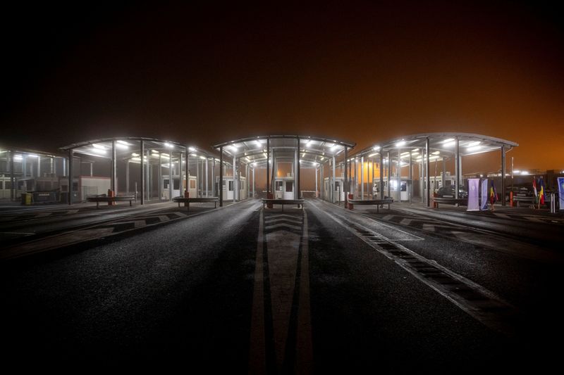 © Reuters. A view of the Romanian-Hungarian customs point in Nadlac, as Romania and Bulgaria join the Schengen bloc, Arad County, Romania, December 31, 2024. Inquam Photos/Virgil Simonescu via Reuters 