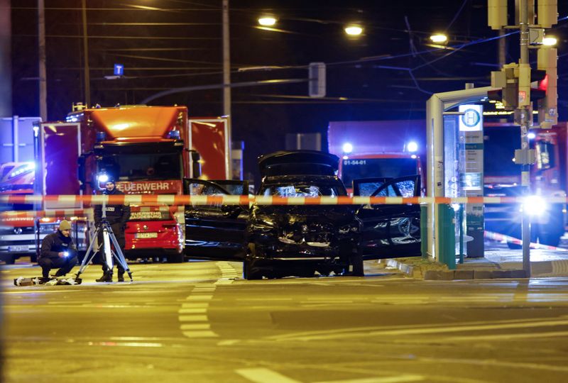 © Reuters. FILE PHOTO: Emergency personnel stand next to a damaged car that drove into a group of people, according to local media, in Magdeburg, Germany, December 21, 2024. REUTERS/Axel Schmidt/File Photo