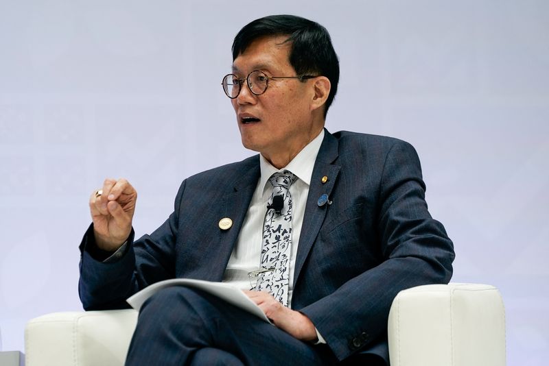 © Reuters. FILE PHOTO: Rhee Chang-yong, Governor of the Bank of Korea, participates in a panel titled “How Should Central Banks Battle High Inflation?” at the 2023 Spring Meetings of the World Bank Group and the International Monetary Fund in Washington, U.S., April 14, 2023. REUTERS/Elizabeth Frantz/File Photo