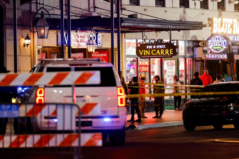 &copy; Reuters. Law enforcement vehicles and people stand near the area near the scene where a vehicle drove into a crowd during New Year's celebrations, in New Orleans, Louisiana, U.S., January 1, 2025. REUTERS/Eduardo Munoz