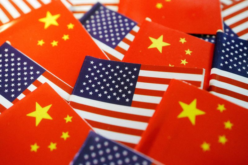 © Reuters. FILE PHOTO: The flags of the U.S. and China are seen in this illustration picture taken August 2, 2022. REUTERS/Florence Lo/Illustration//File Photo